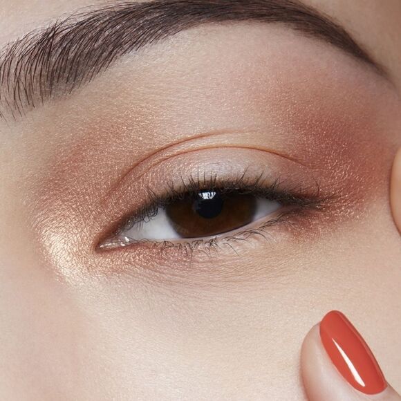 MAC Eyeshadow in Expensive Pink in Velux Pearl Finish - Picture 8 of 14